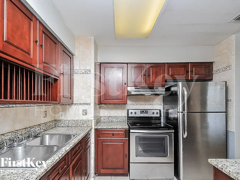 4402 S Lanier Dr — Photo 4