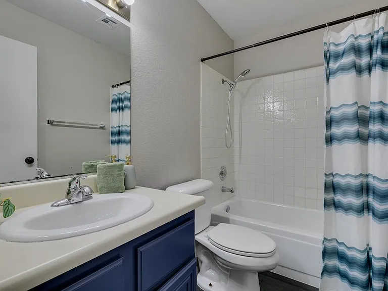 810 N Sloan Ln #103 — Photo 14