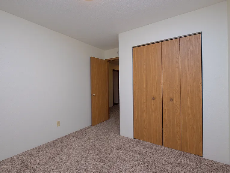 Fargo, ND South Pointe Apartments | Bedroom