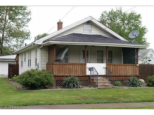 1028 Raymond St NW photo 1