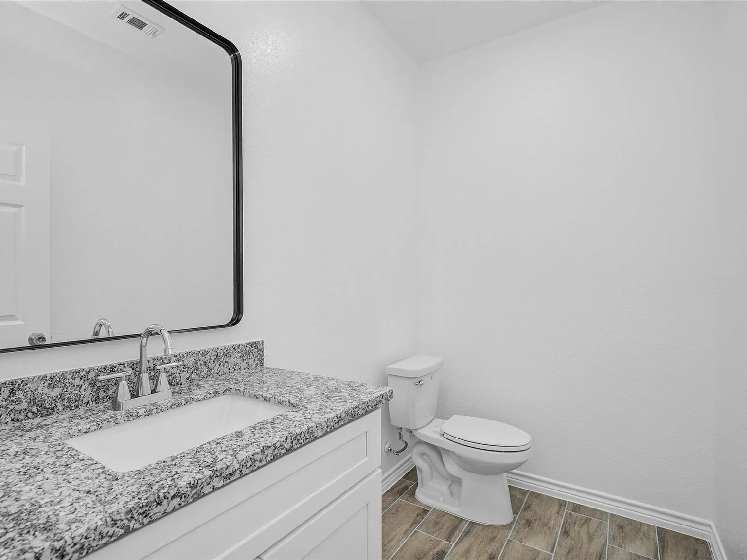 4 bed, 2.5 bath, 2274 sqft, $2,050 — Photo 4