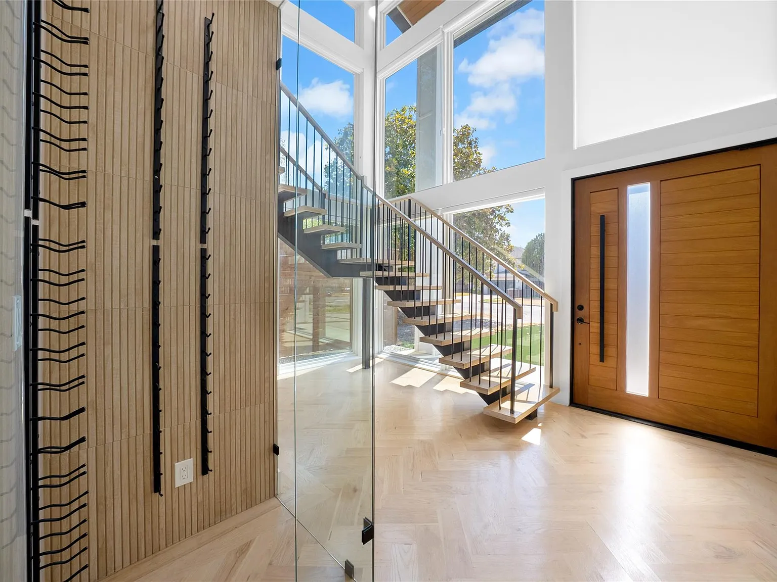 4 bed, 3550 sqft, $10,000 — Photo 4