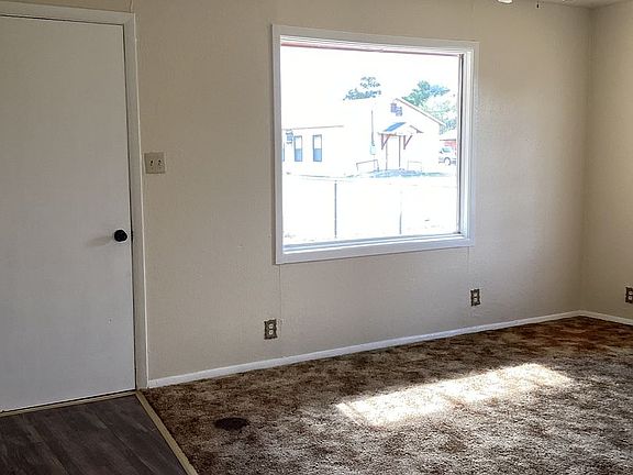 4th image of 512 N Avenue A