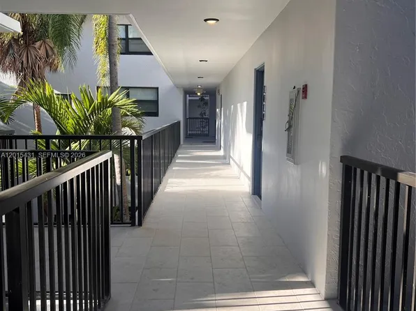 55 Ocean Lane Dr APT 3030, Key Biscayne, FL 33149