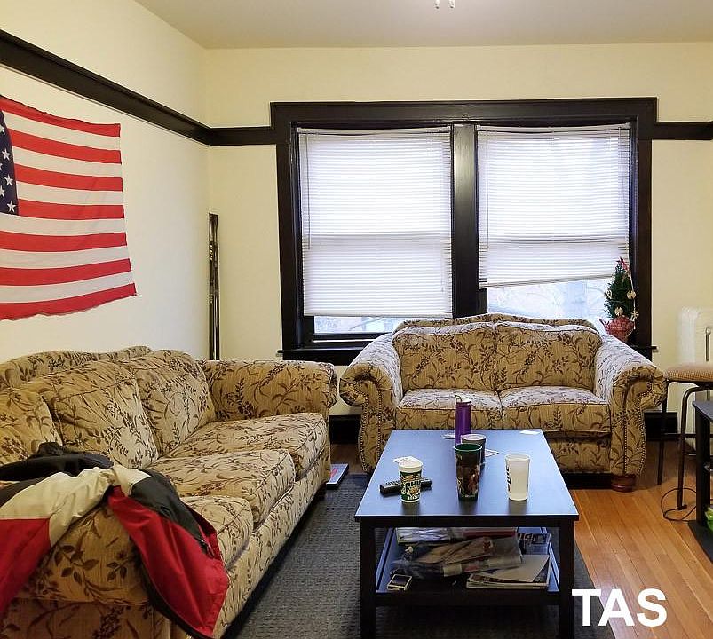1st image of 1453 W Cornelia Ave #3