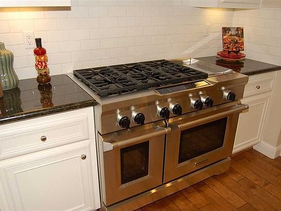 5th image of 2225 Wild Plains Cir