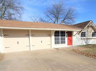 404 Lena Ln, Burleson, TX 76028