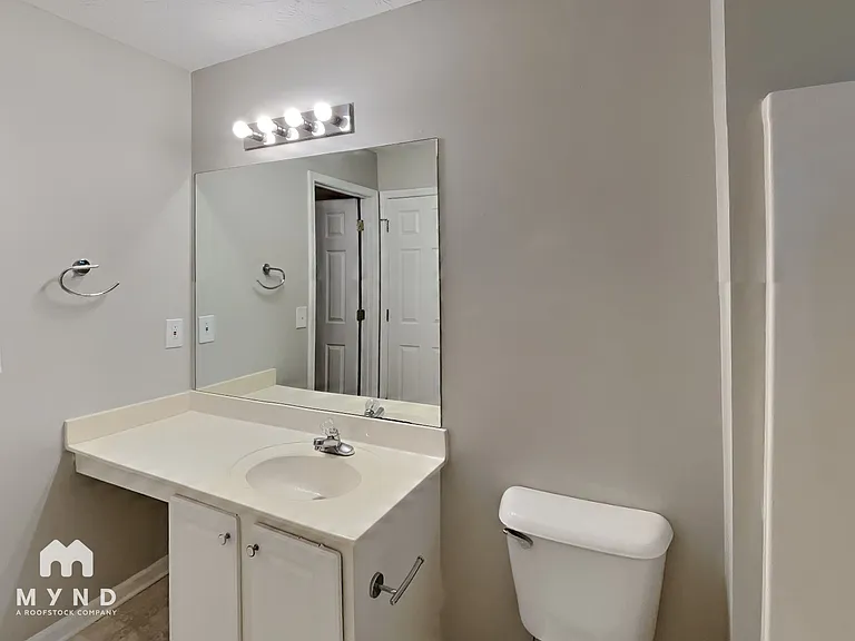 942 Tree Creek Pkwy — Photo 8