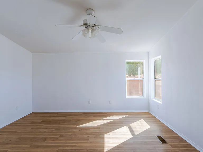25120 Charina Ln — Photo 11