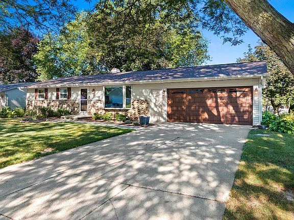 3rd image of 2766 Berken Ct