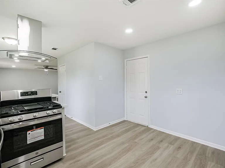 4314 Woodmont Dr — Photo 6