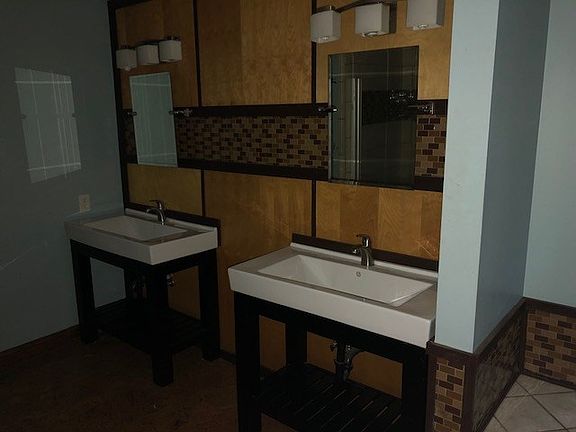 5th image of 2835 Hillside Dr
