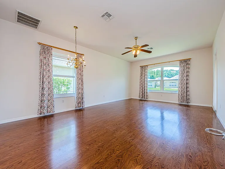 2624 Tottenham Dr — Photo 4
