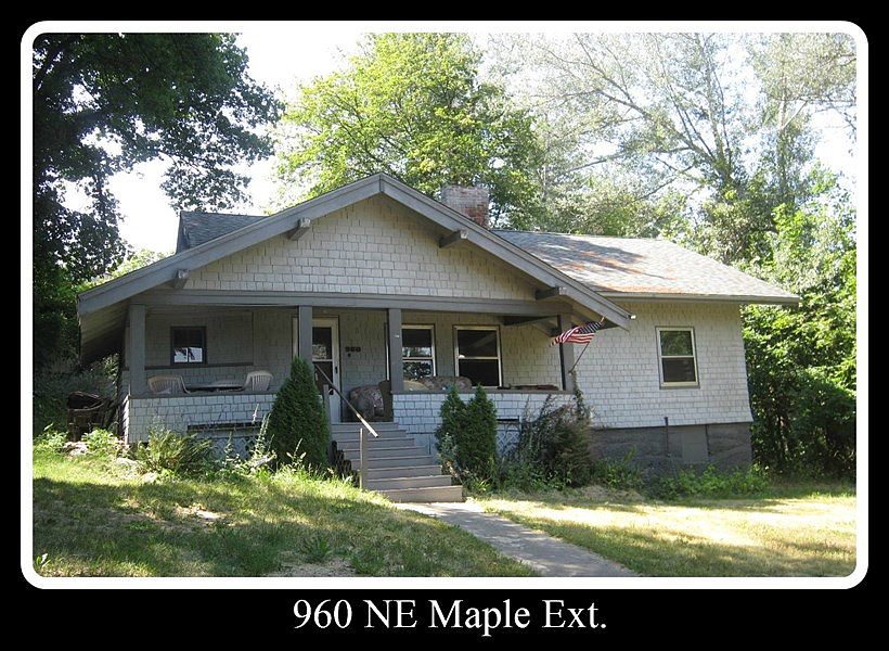 1st image of 960 NE Maple St