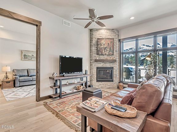 5th image of 3793 Blackstone Dr #2E