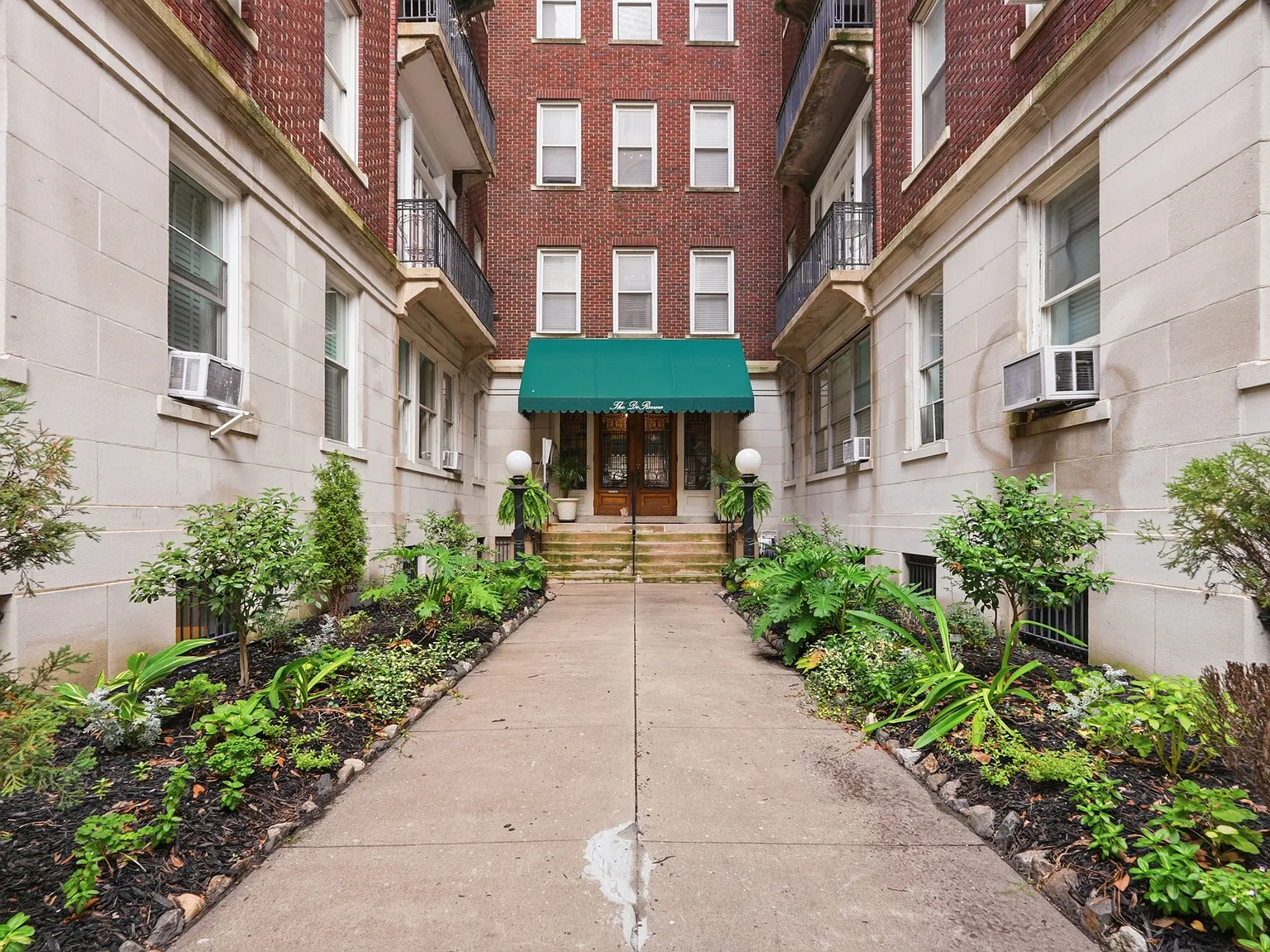 2 bed, 1135 sqft, $2,600 — Photo 1