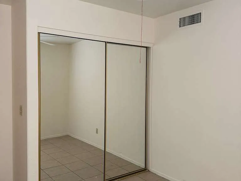 1181 W Chicago St — Photo 13