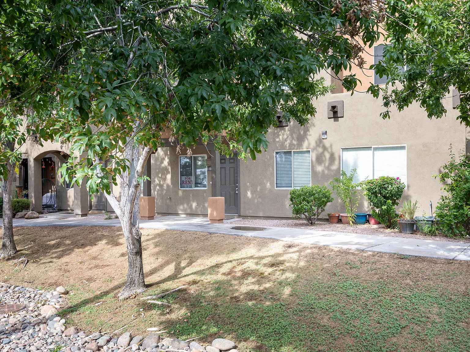 1718 W Colter St — Photo 4
