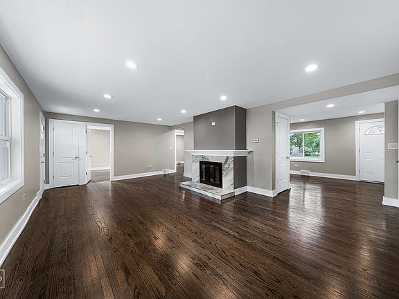 3rd image of 332 Lakelawn Blvd