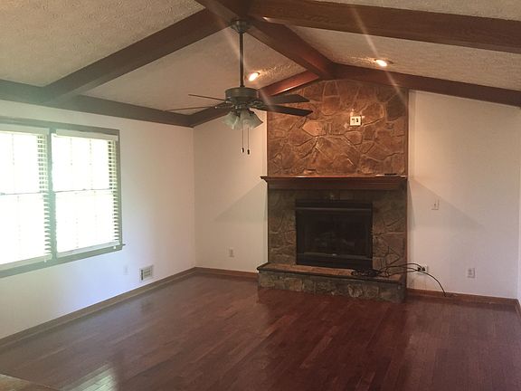 2nd image of 2692 Hawk Dr NE