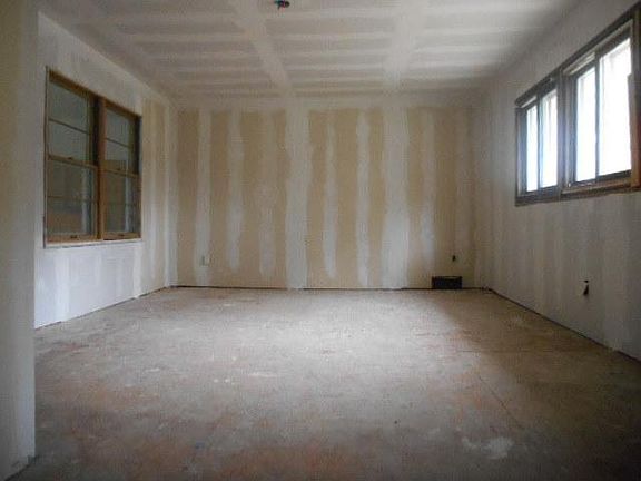 5th image of 260 Roeller Ave