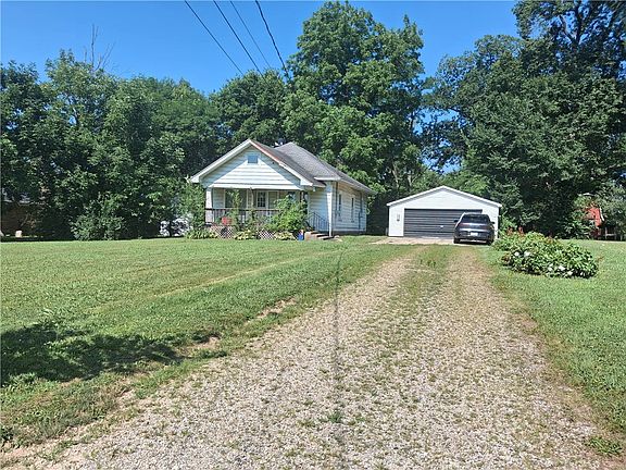 3rd image of 112 Curryer Rd
