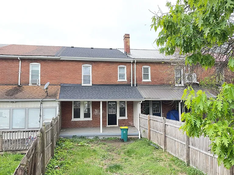 410 Wolf Ave — Photo 2