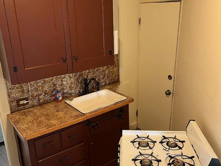 301 Pine St #11 — Photo 8