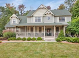 1 Country Woods Dr, Chester, NY 10918