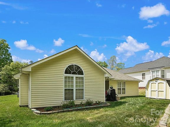 4th image of 2127 Candlelight Woods Dr