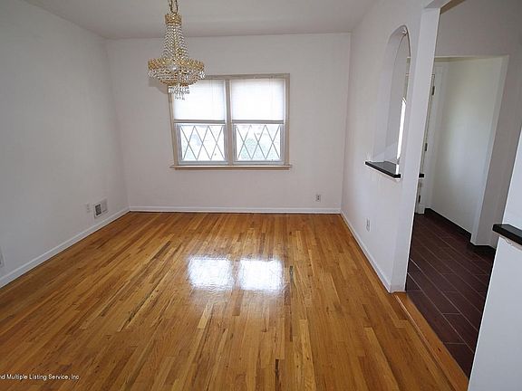 5th image of 24 Rockne St