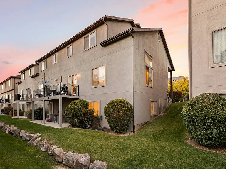 2657 N Elm Dr — Photo 42