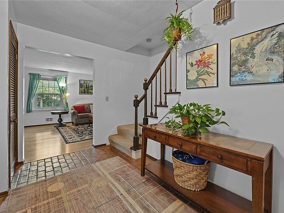3rd image of 21 Hidden Creek Cir