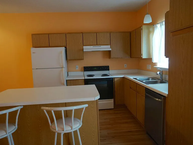 312 Commons Dr — Photo 3