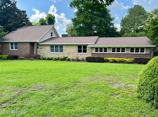 513 E Westbrook Street, Wallace, NC 28466