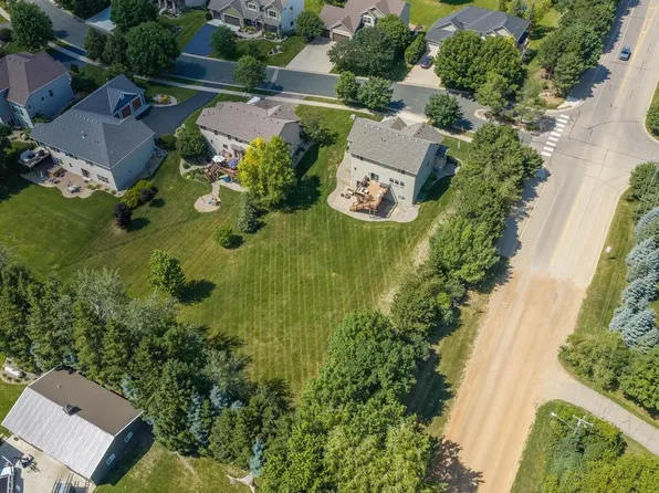 1631 Sparrow Rd, Waconia, MN 55387