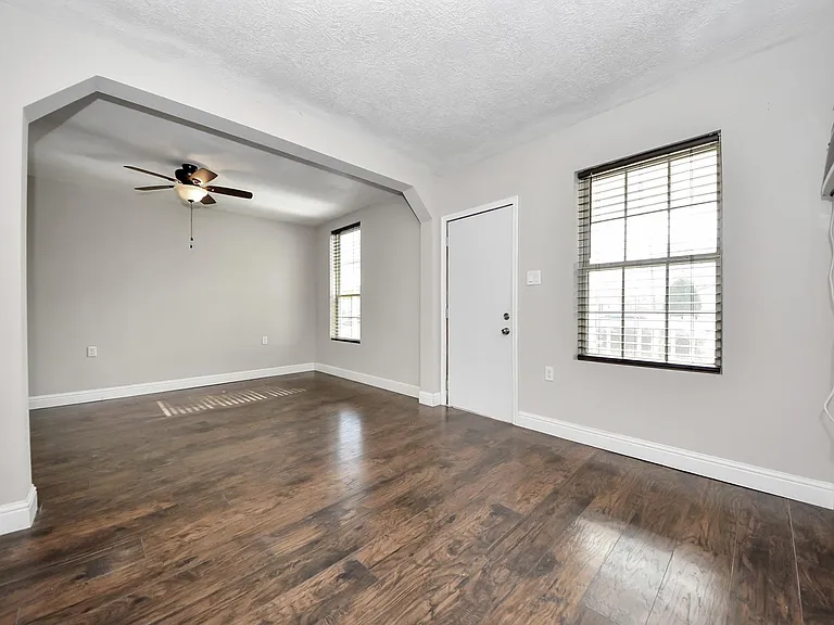 215 E Saint Charles Dr — Photo 21