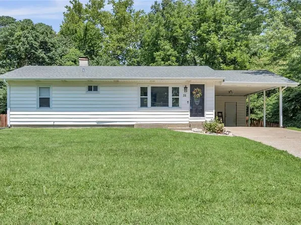 32 Highland Dr, Saint Charles, MO 63303