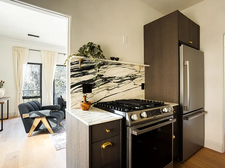 144 N Clark Dr #202 — Photo 7