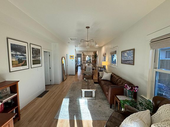 Living room that connects to kitchen