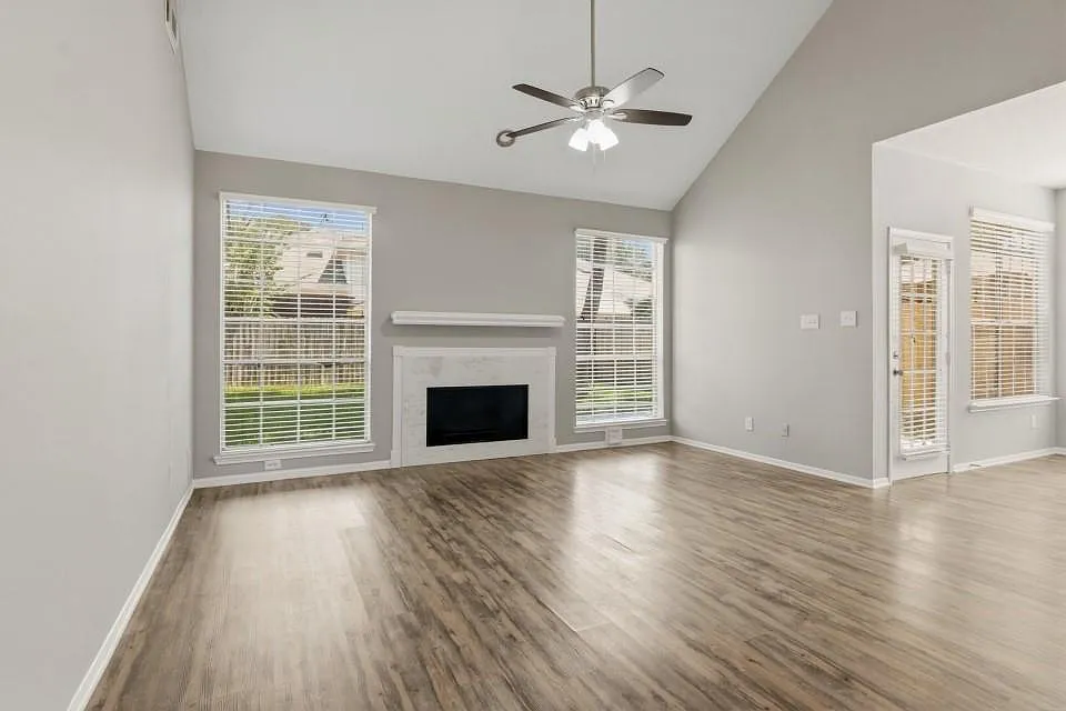 5 bed, 3.5 bath, 2885 sqft, $3,200 — Photo 4