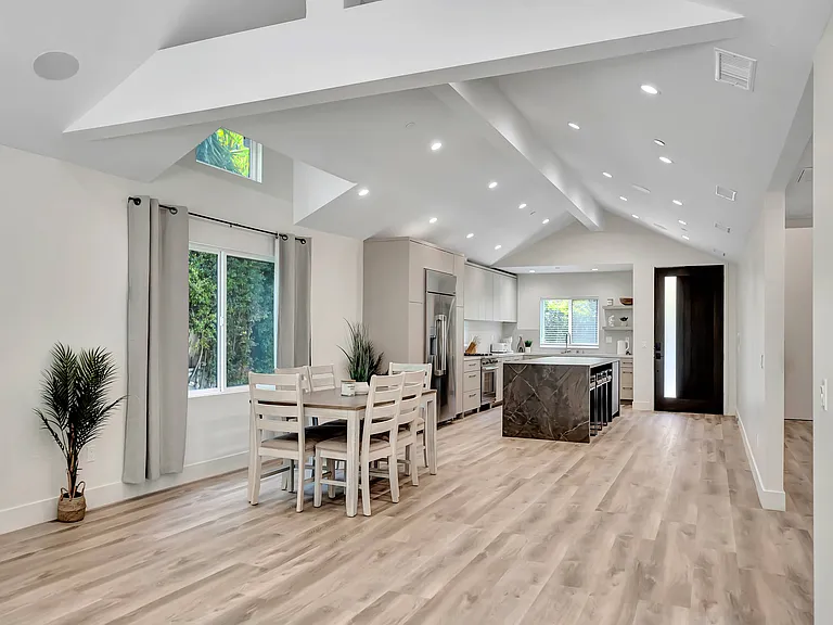 6747 Colgate Ave — Photo 32