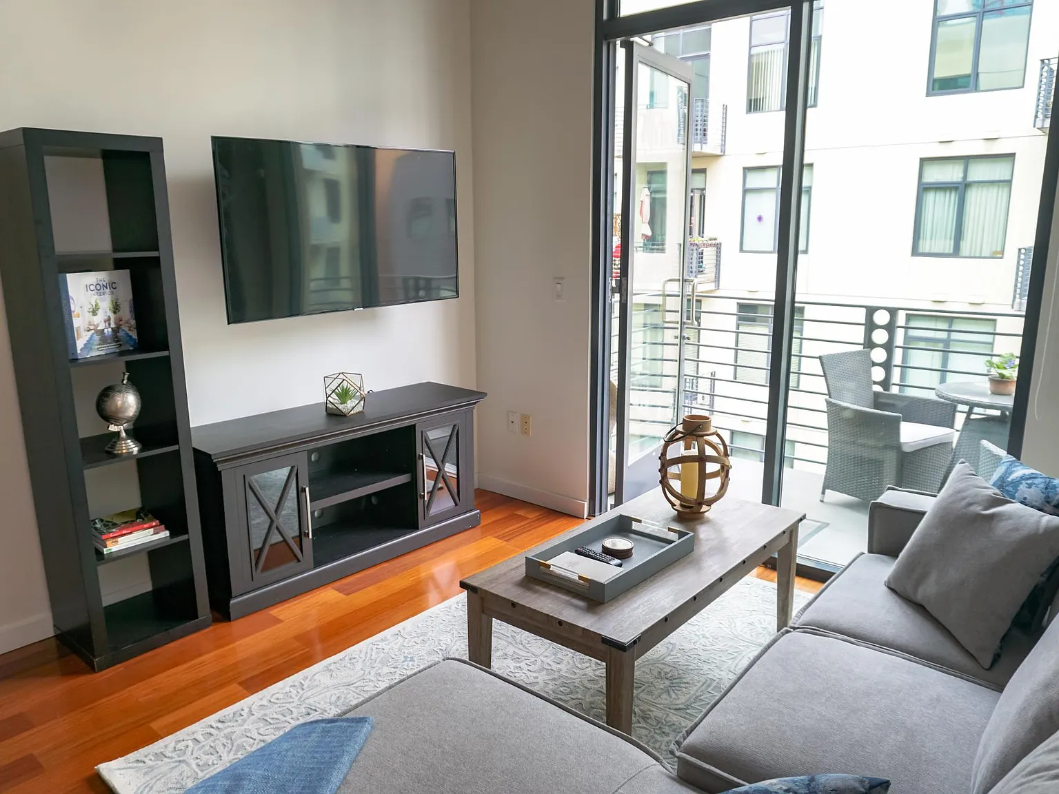 2 bed, 1003 sqft, $3,450 — Photo 2