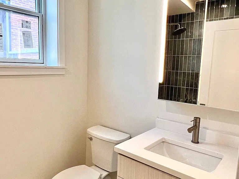 2303 Green St #3 — Photo 9
