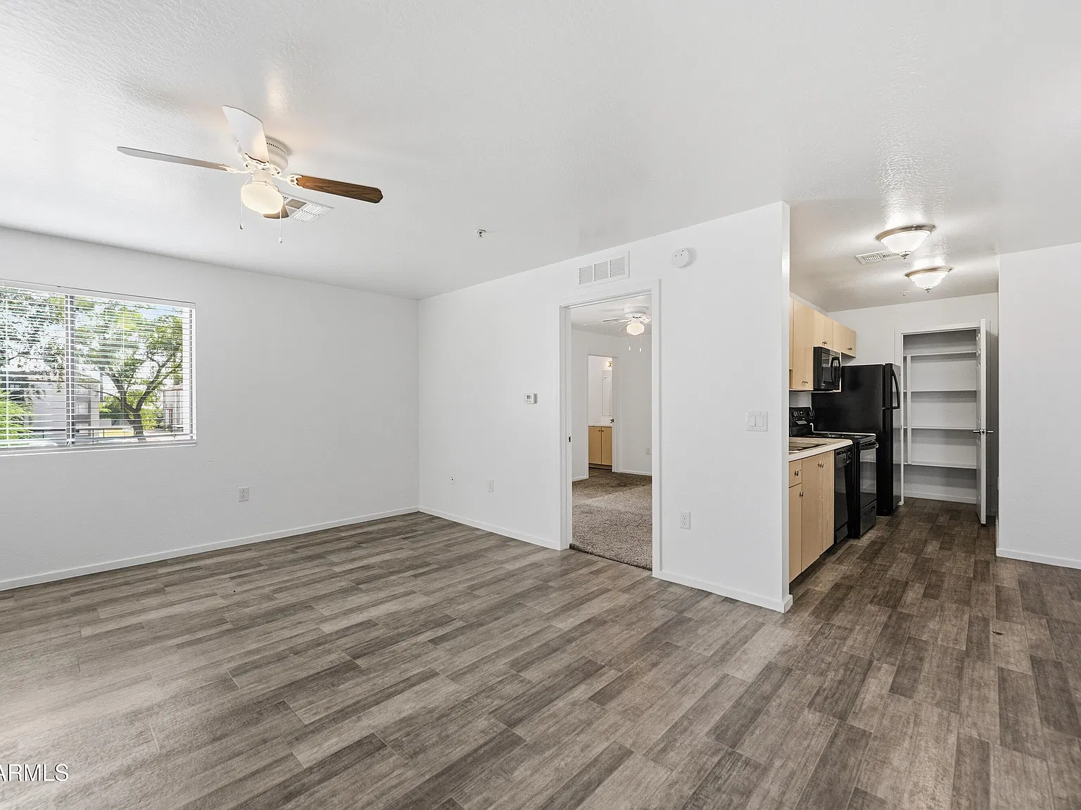 3 bed, 2.0 bath, 1064 sqft, $1,299 — Photo 2