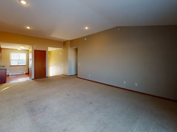 House- NW, 2803 15th Ave NW #A, Minot, ND 58703