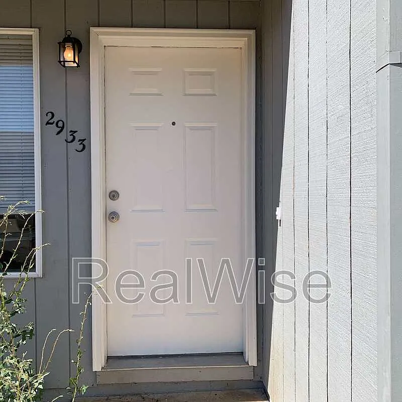 3 bed, 1.5 bath, 1088 sqft, $1,950 — Photo 2