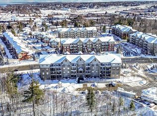 40 Ferndale Dr S #402, Barrie, ON L4N 2L3