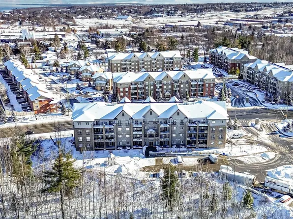 40 Ferndale Dr S #402, Barrie, ON L4N 2L3