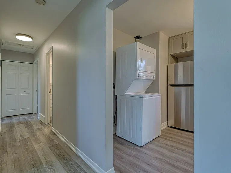795 Aylmer Cres #1 — Photo 8